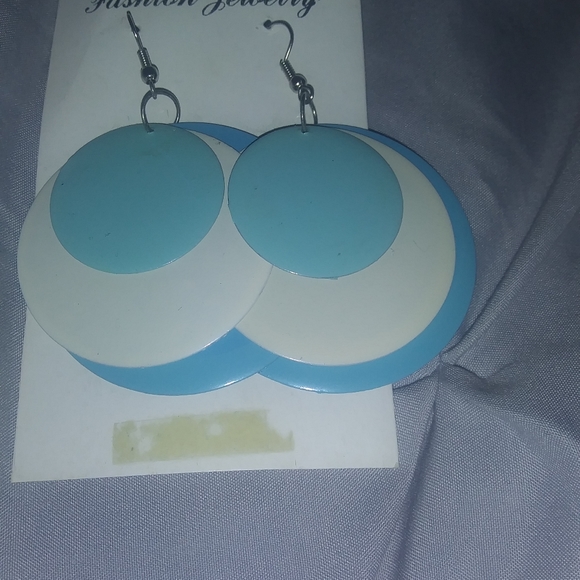 Earrings - Picture 4 of 16